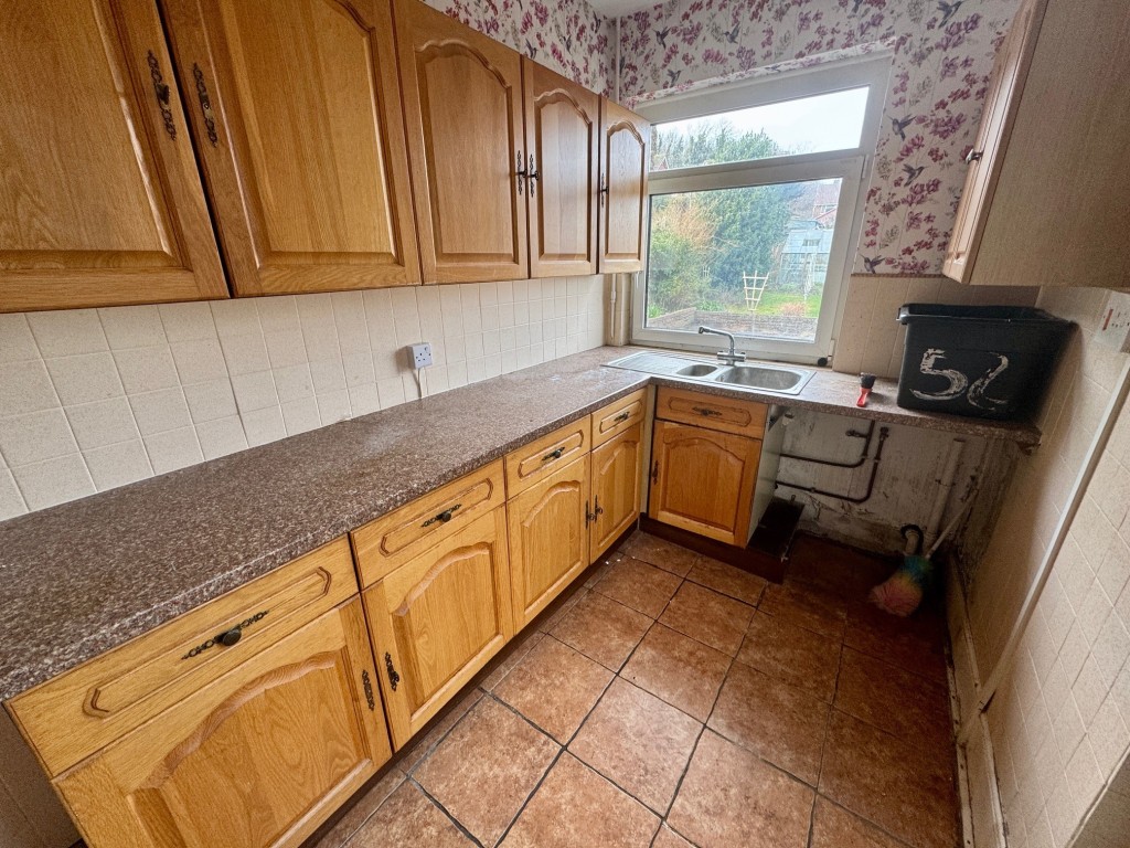 Lot: 126 - THREE-BEDROOM SEMI IN POPULAR LOCATION - Kitchen